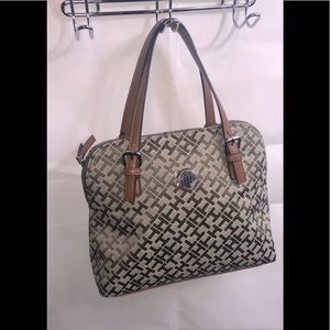 ❗️SOLD❗️Tommy Hilfiger Women’s Satchel Zipper